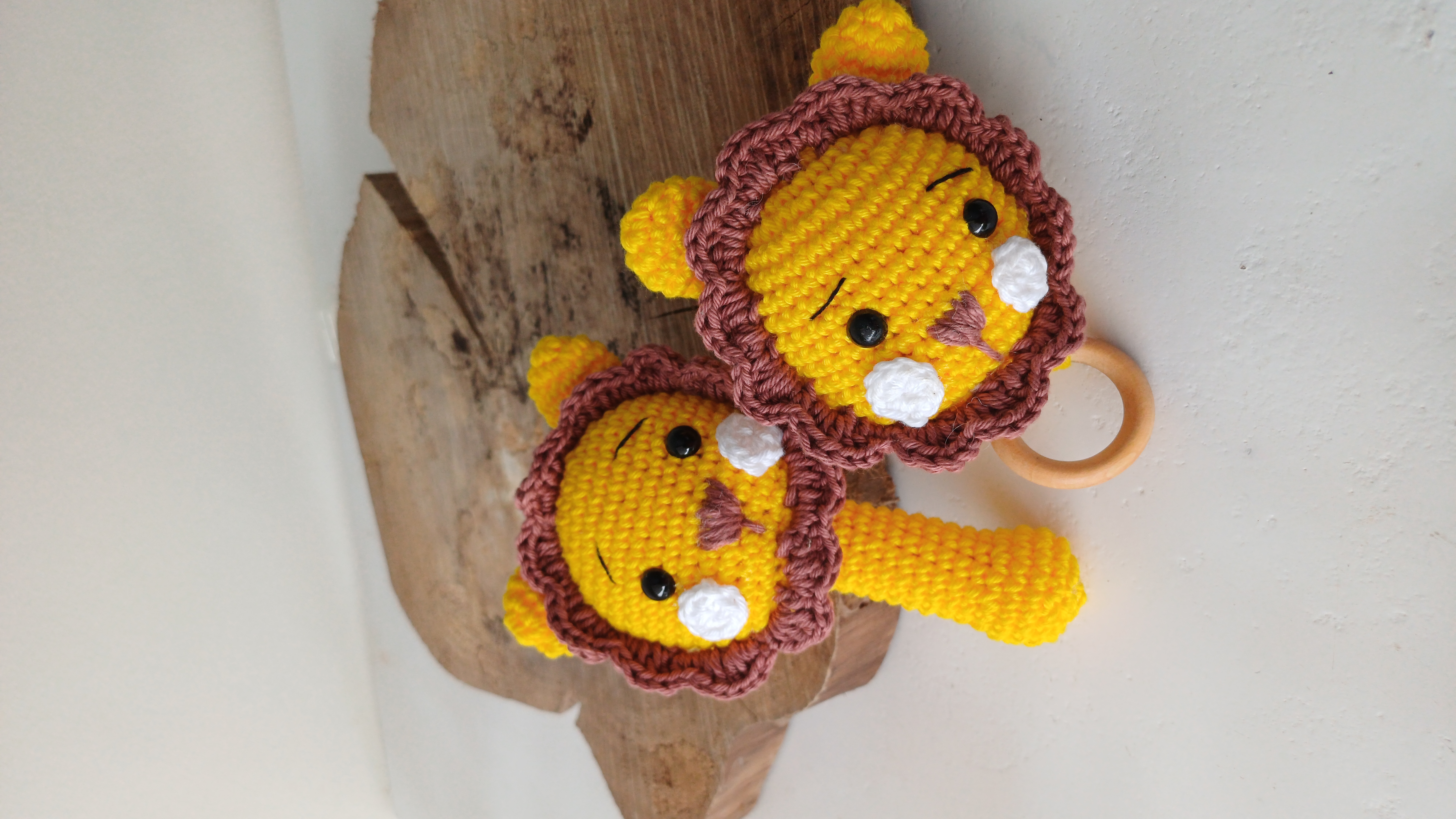 Kit Leão para Bebê chocalho + mordedor amigurumi