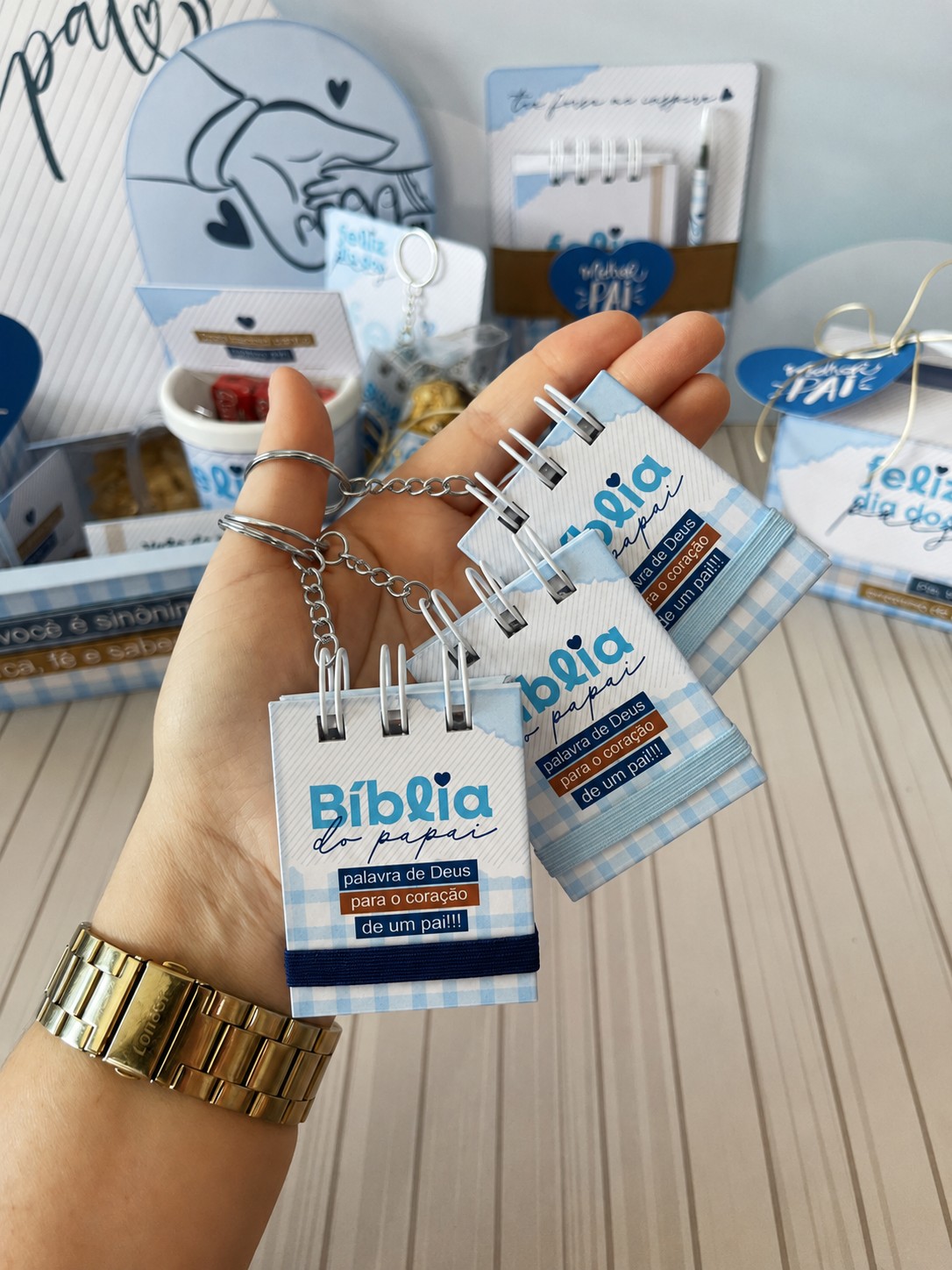 Chaveiro Mini Bíblia Dia dos Pais | Lembrancinha Cristã Evangélica | Presente para Pai | Palavra de Deus