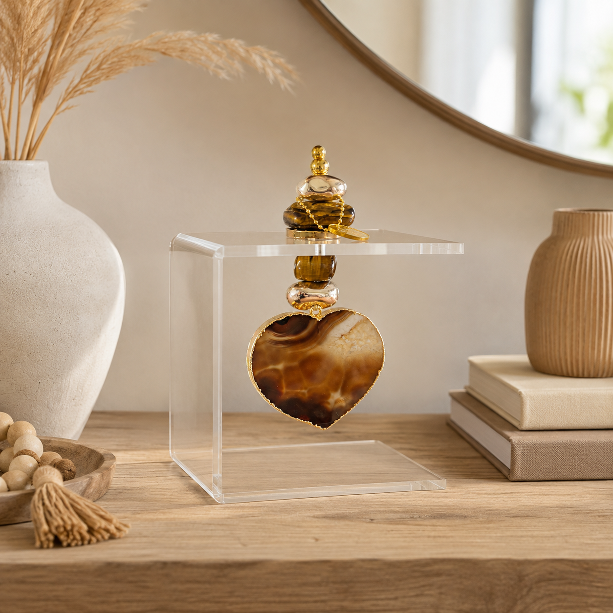 Escultura Decorativa  em Acrílico com Coração de Ágata Natural, Olho de Tigre e Acabamentos Dourados- AN220